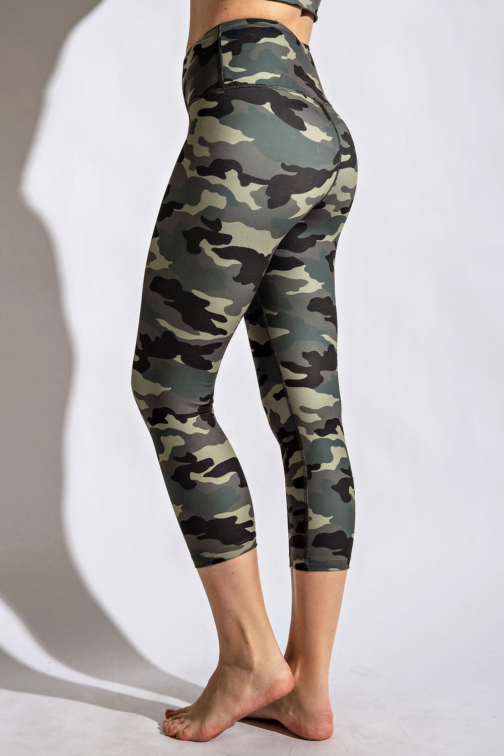 CAMO PRINT CAPRI LEGGINGS