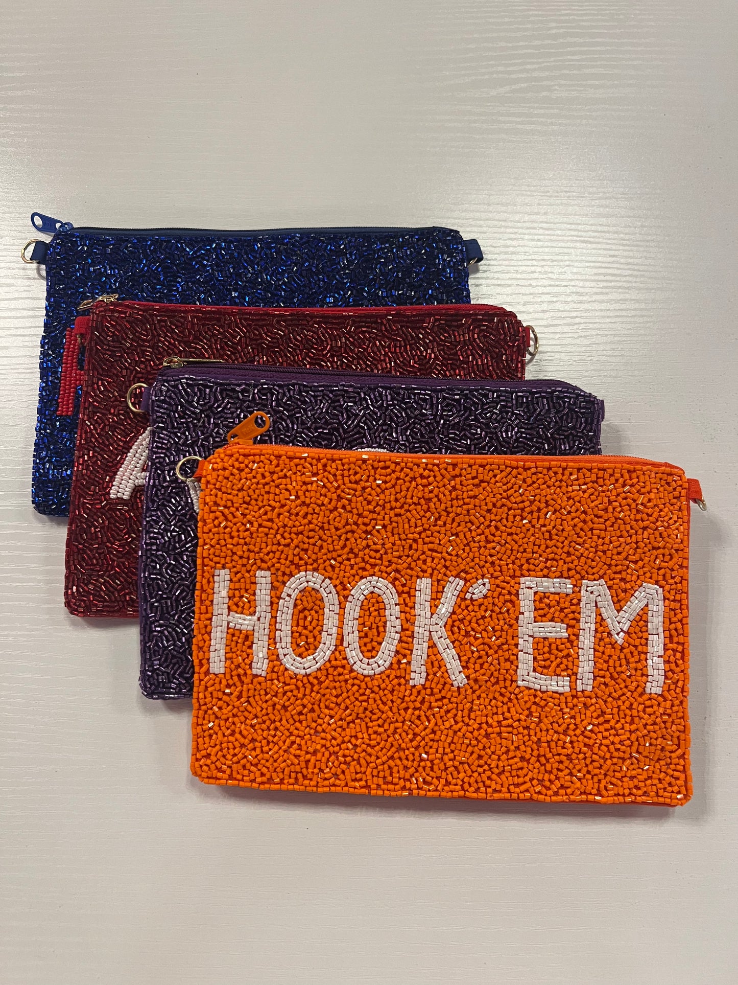 Beaded pouch hook’em