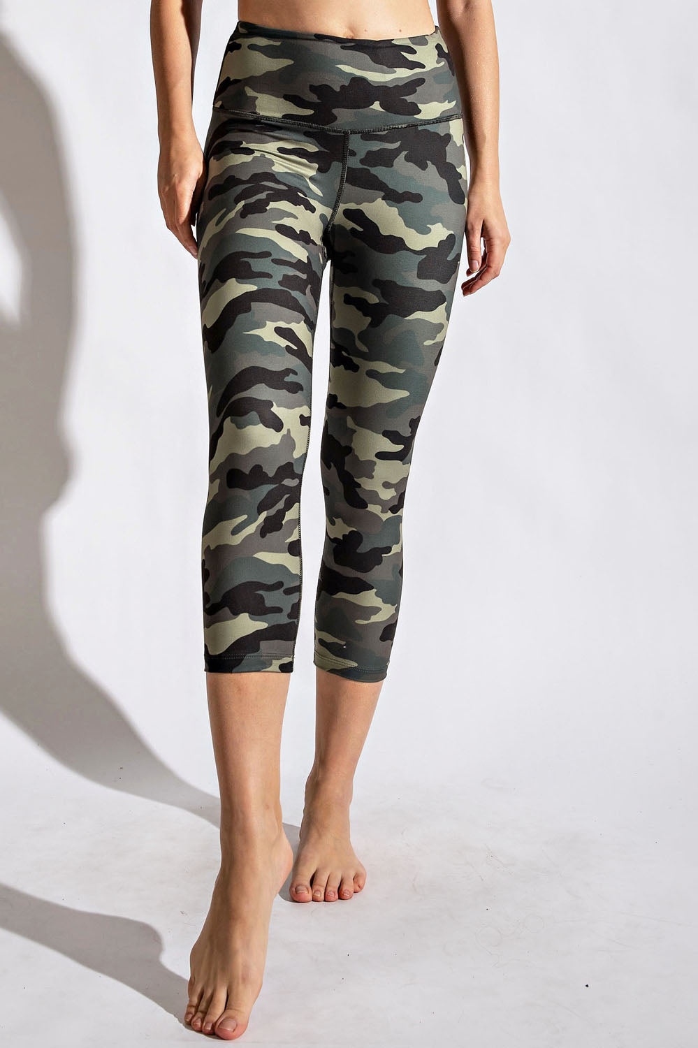 CAMO PRINT CAPRI LEGGINGS