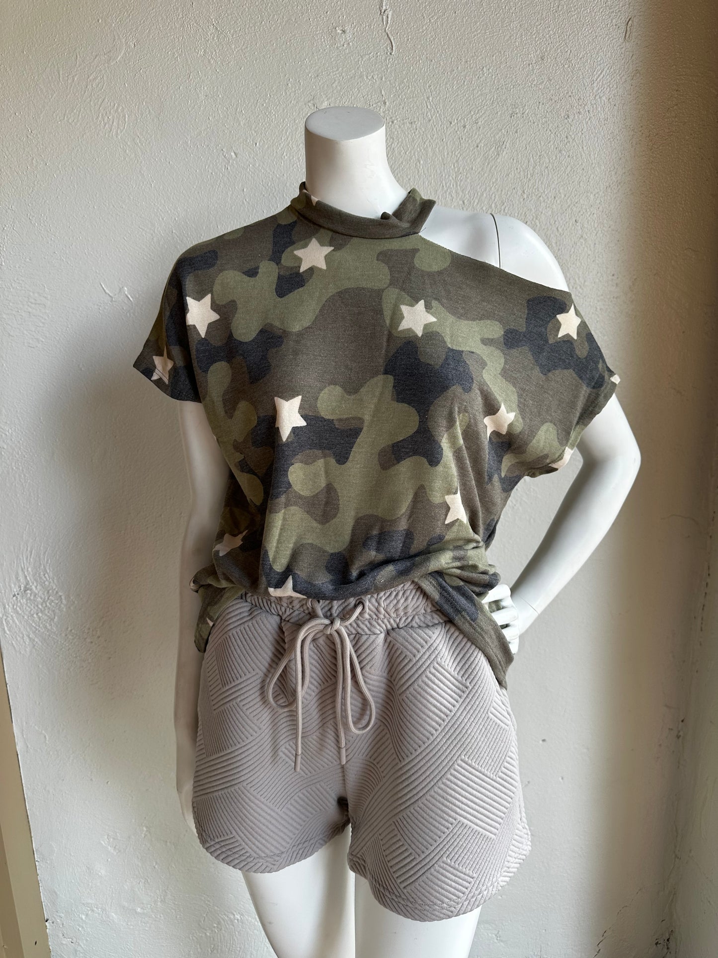 Army peep shoulder sleeve shirt