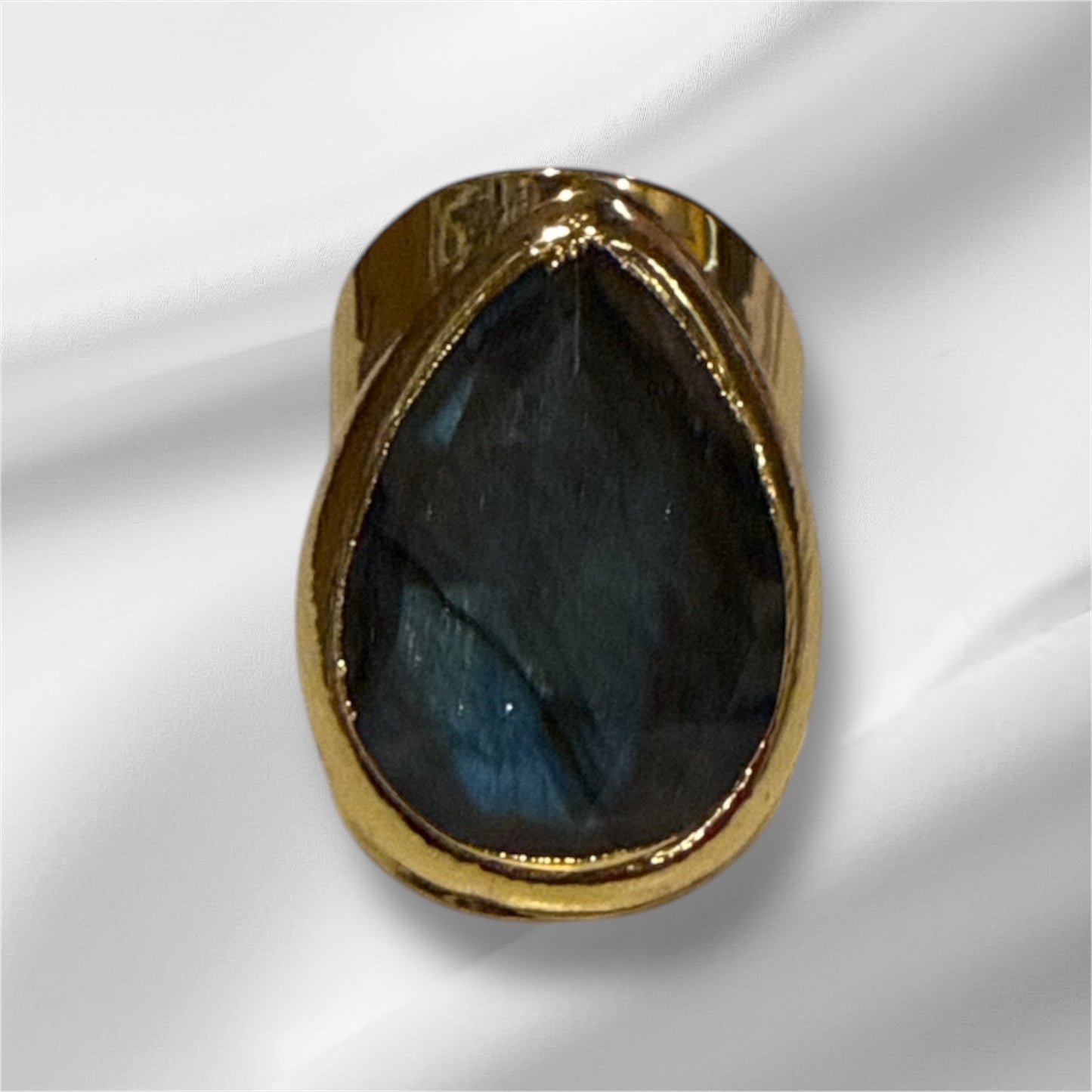 Easton Elle Labradorite Ring