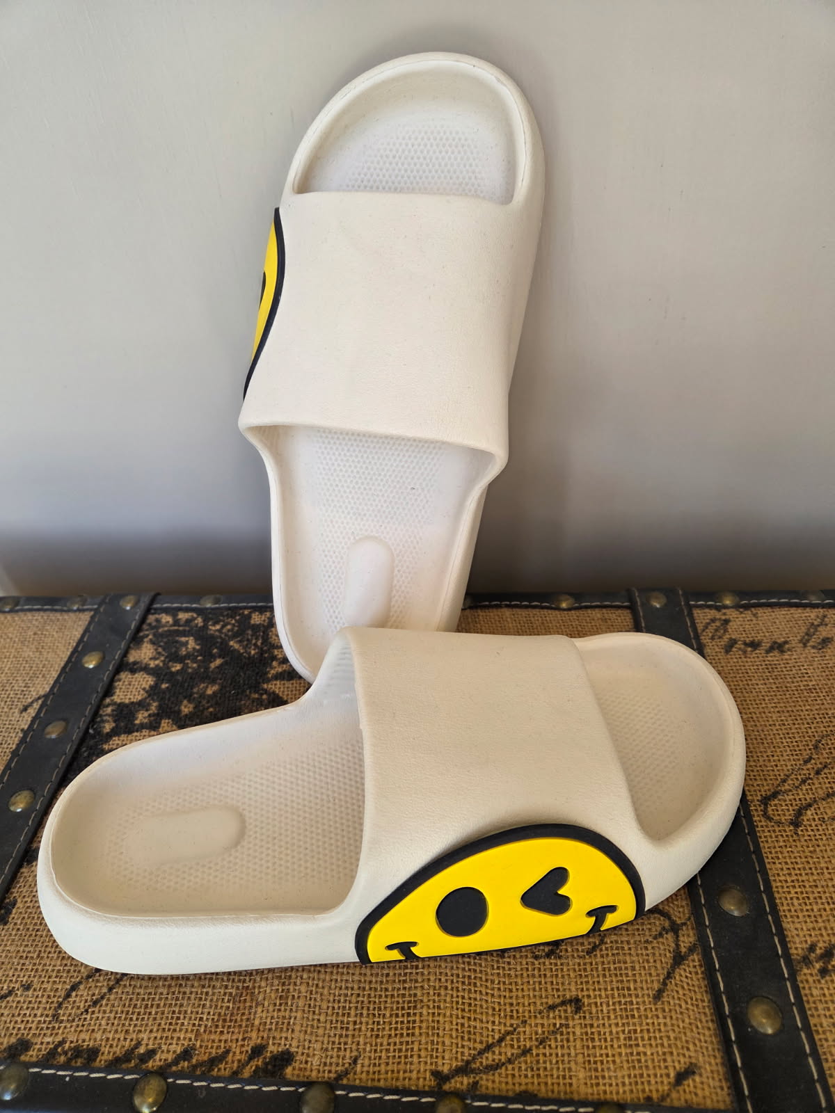 Winky Face Rubber Slippers