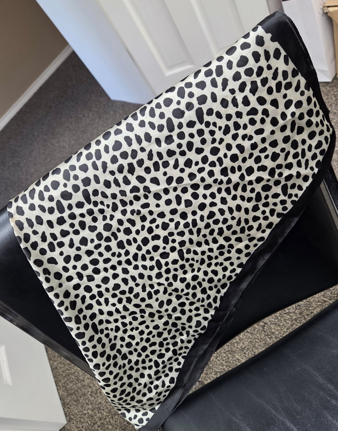 Cheetah silky scarf